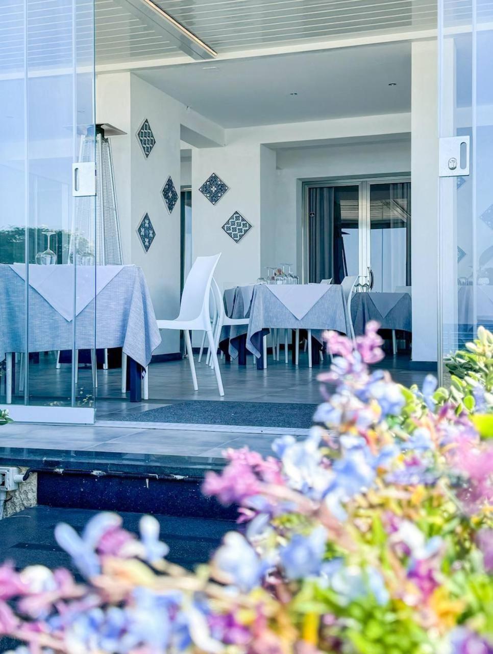 Appartamenti Vacanze Villa Meo Villafranca Tirrena Exterior photo
